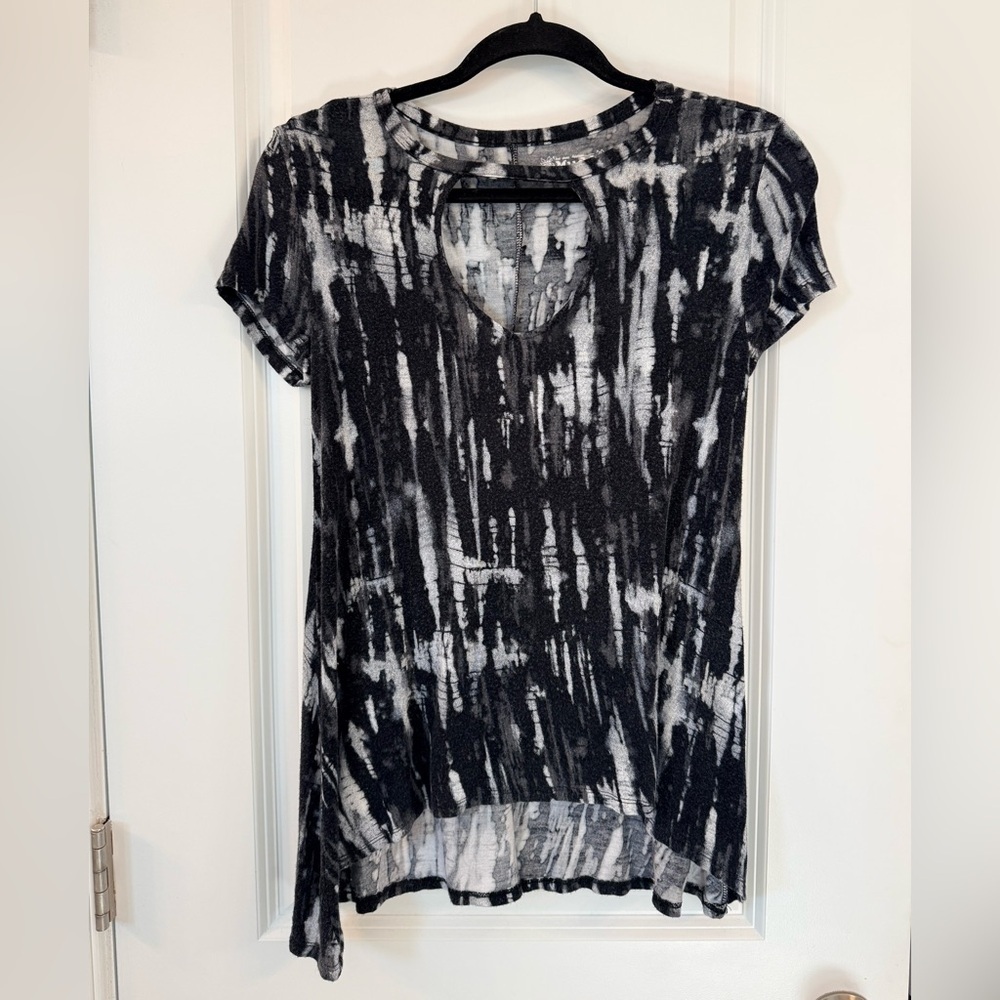 Mudd Black & White Tie Dye Keyhole Top | Y2K Grunge Tee/ Indie Sleaze (small)